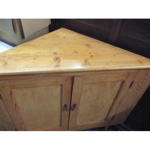 513 - VINTAGE PINE KITCHEN CORNER CUPBOARD - 110CM W X 90CM H