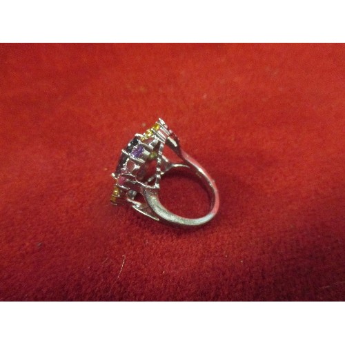 15D - A STUNNING VINTAGE SILVER COCKTAIL RING WITH MULTI COLOURED CRYSTALS - 2.5CM DIA - SIZE N/O