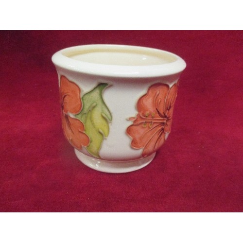 9C - MOORCROFT PINK HIBISCUS PATTERN SMALL PLANTER WITH IMPRESSED MARKS AND A SILVER PAPER LABEL. 11CM DI... 