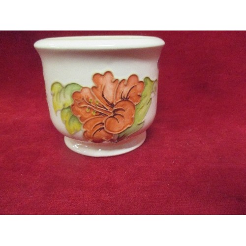 9C - MOORCROFT PINK HIBISCUS PATTERN SMALL PLANTER WITH IMPRESSED MARKS AND A SILVER PAPER LABEL. 11CM DI... 