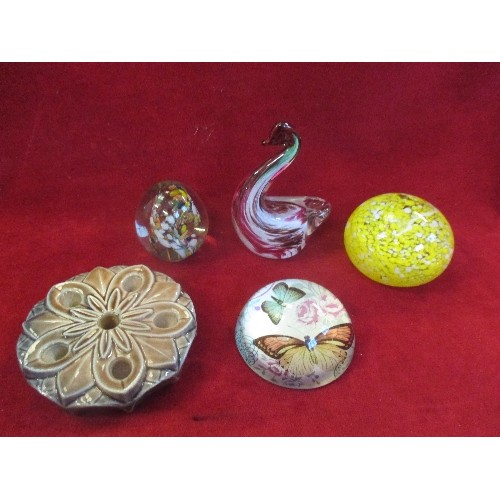 66 - 4 PAPERWEIGHTS INCLUDING AN AVONDALE GLASS SWAN, ALSO A WADE CANDLE STAND