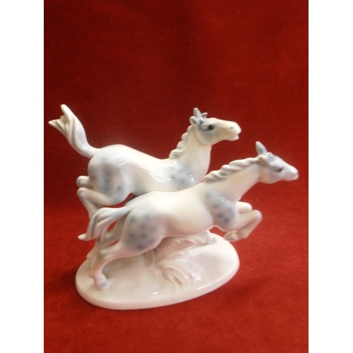 137 - RARE GEROLO & CO WEST GERMANY PORCELAIN HORSES IN DAPPLED GREY / BLUE AND WHITE TOGETHER WITH A VICT... 