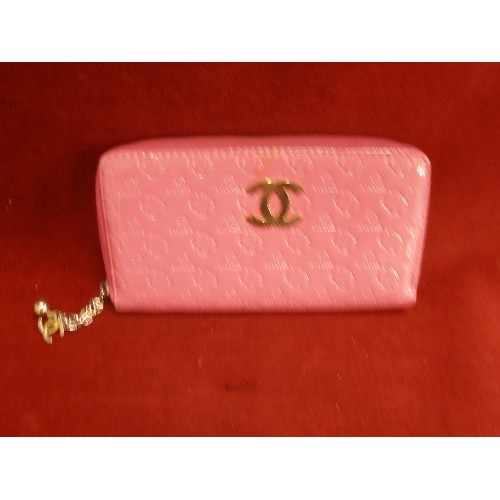 150 - 'CHANEL' STYLE BRIGHT PINK PURSE.