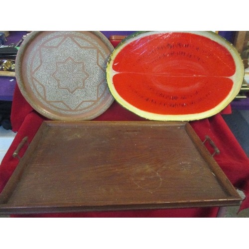 224 - THREE VINTAGE TRAYS INCLUDING LARGE EDWARDIAN OAK TRAY WITH HANDLES, A 1930'S PERSIAN COPPER TRAY WI... 