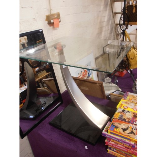 180 - CONTEMPORARY GLASS AND METAL COFFEE/SIDE TABLE. UNUSUAL CURVED SINGLE STEM, SUPPORTS BEVELLED GLASS ... 