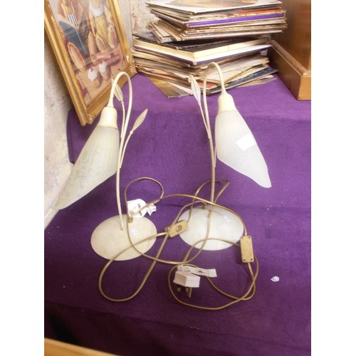 192 - A PAIR OF TABLE LAMPS. ELEGANT LILY SHAPE GLASS SHADES AND METAL STEMS.