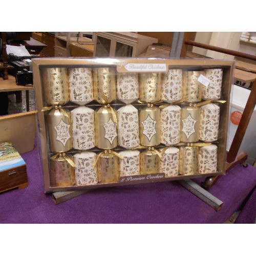 212 - BRAND NEW BOX OF VERY LARGE PREMIUM CHRISTMAS CRACKERS. GOLD & CREAM.