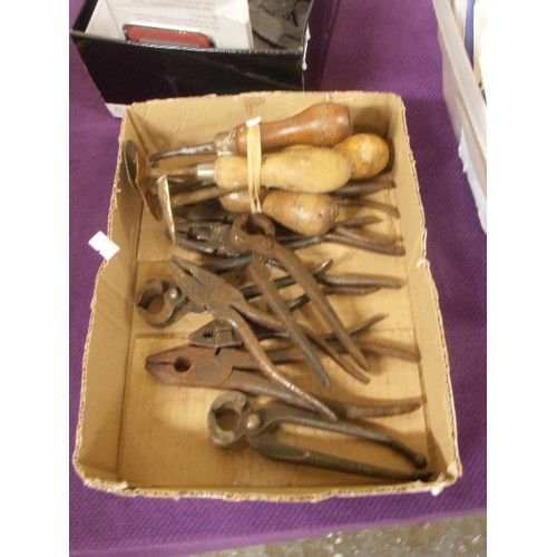 178 - QUANTITY OF VINTAGE DECORATORS PLIERS, PINCERS AND SCRAPERS.