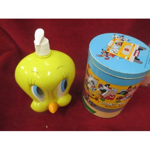 267 - 7 X RARE LOONEY TIUNES ITEMS FROM EARLY TO LATE 1990'S INC CANDY CORN TIN, 2 X BABY BATH & SHAMPOO B... 