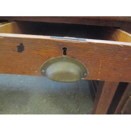 409 - LARGE 1940'S OAK HEADMASTER'S DESK OR LIBRARY TABLE WITH LEATHERETTE TOP, 3 DRAWERS WITH CUP HANDLES... 