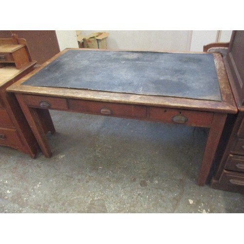 409 - LARGE 1940'S OAK HEADMASTER'S DESK OR LIBRARY TABLE WITH LEATHERETTE TOP, 3 DRAWERS WITH CUP HANDLES... 