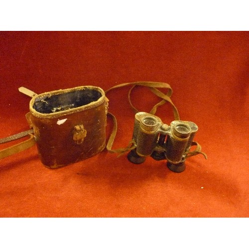 266 - PAIR OF EARLY 20TH CENTURY LEATHER COVERED BINOCULARS (MARKED 8 X) IN ORIGINAL LEATHER CASE