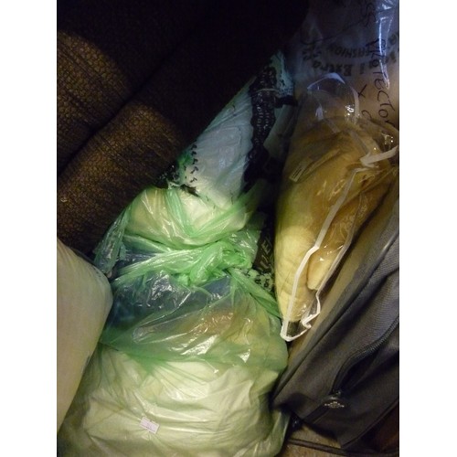 273 - QUANTITY OF CLEAN HOUSEHOLD LINEN INC A 