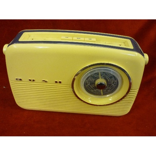 314 - RETRO STYLE BUSH RADIO