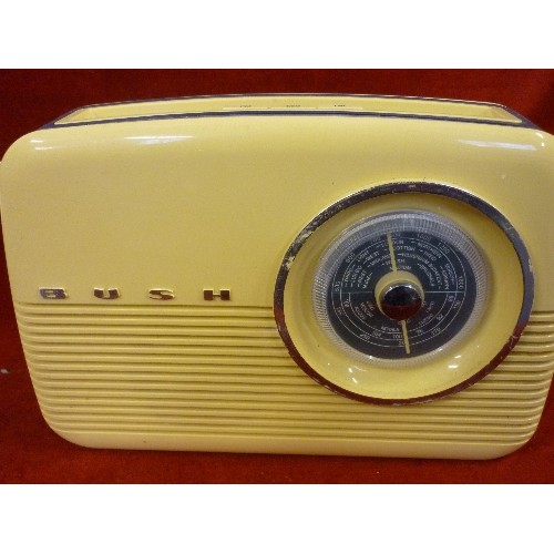 314 - RETRO STYLE BUSH RADIO