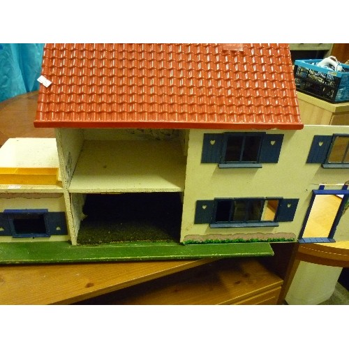 338 - VINTAGE DOLLS HOUSE