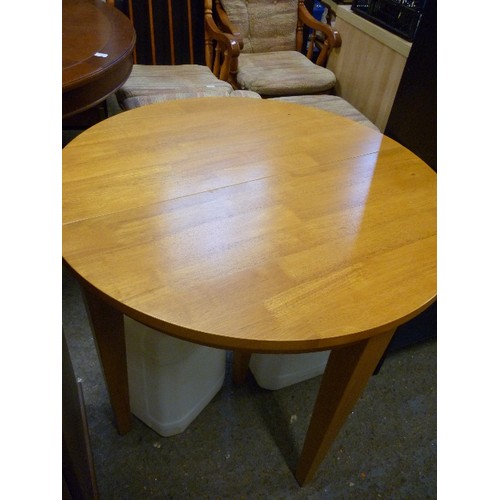 340 - A HEAVY SOLID CRESCENT SHAPED TABLE (OPENS OUT TO A ROUND TABLE) - 90CM DIA