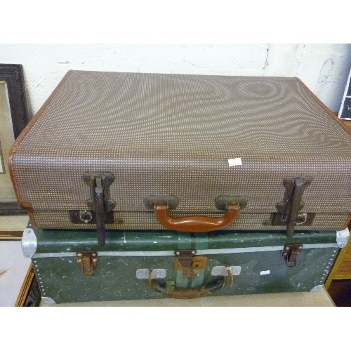 371 - 2 VINTAGE SUITCASES