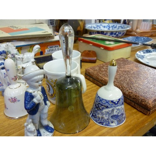 375 - LARGE MIXED LOT INC A COPPER GALLERIED TRAY, QUEEN ELIZABETH TRAY, BLUE & WHITE CHINA, PLACE MATS IN... 