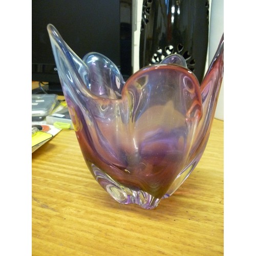 377 - AUBERGINE AND CLEAR GLASS HANDKERCHIEF VASE