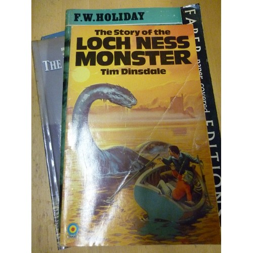 391 - 8 X VINTAGE BOOKS ON LOCH NESS MONSTER THEME, INC 