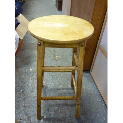 408 - PINE STOOL