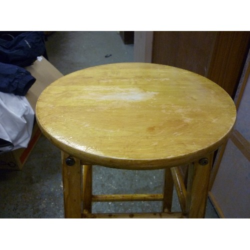 408 - PINE STOOL