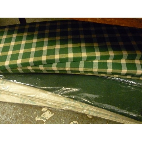 410 - 9 X OUTDOOR SEAT PADS IN GREEN CHECK AND OTHER GREEN DESIGNS