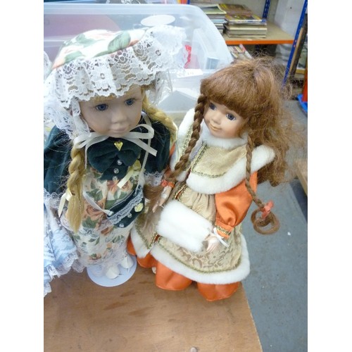 420 - 4 COLLECTORS DOLLS WITH PORCELAIN HEADS, 3 ON STANDS