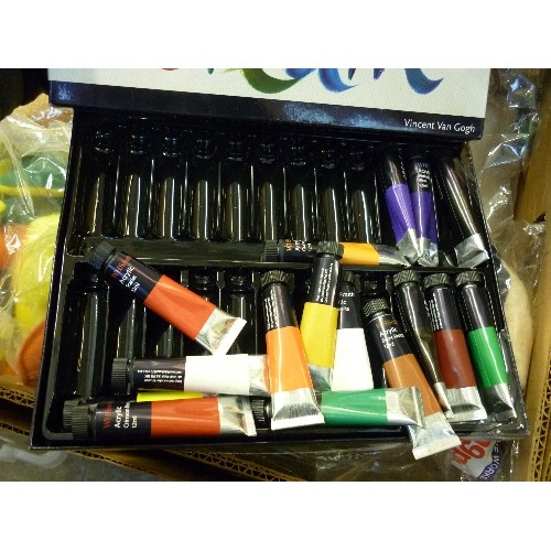 443 - BOX OF ARTISTS MATERIALS INC ACRYLIC PAINTS BY REEVES, GOOD ARTISTS BRUSHES, 12 GRADED DRAWING PENCI... 