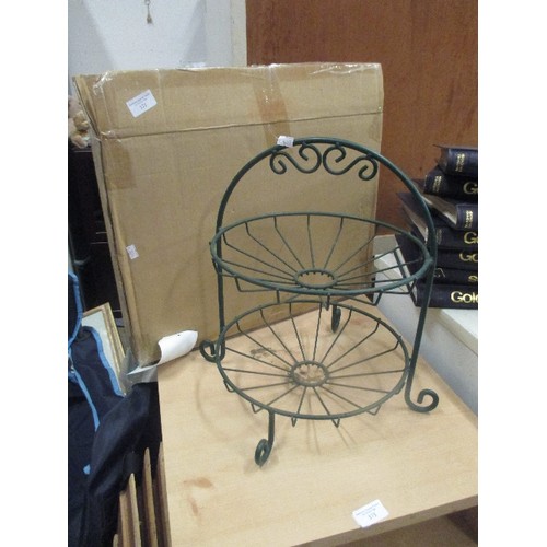 478 - A GREEN TABLE PAN RACK IN BOX AND A FURTHER GREEN METAL STAND FOR BOWLS