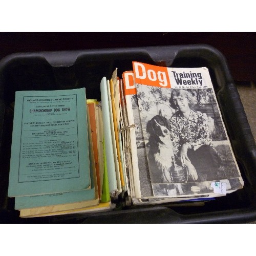 466 - BOX OF VINTAGE BOOKS & MAGAZINES ON DOGS AND DOG TRAINING - 1970'S