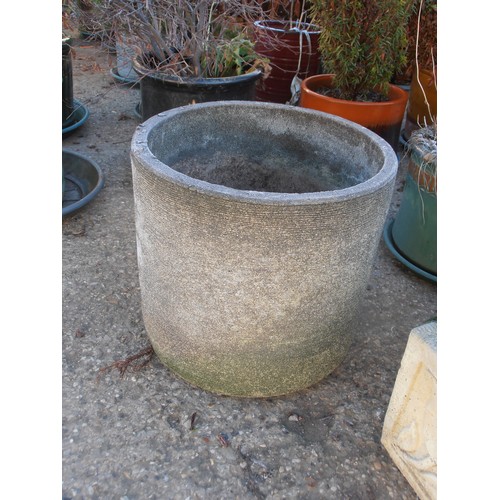 529 - LARGE CONCRETE CIRCULAR PLANTER