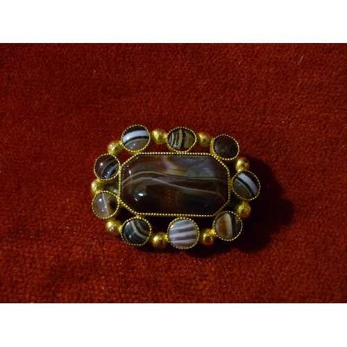 15 - A BEAUTIFUL SCOTTISH BROOCH GOLD PLATED  WITH AMETHYST PLUS LOVELY SEMI-PRECIOUS STONES ALL AROUND