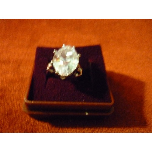 19 - A SILVER METAL DRESS RING WITH A LARGE MARQUISE CUT PASTE STONE 2CM X 1.2 CM