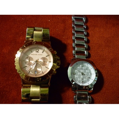 33 - TWO MICHAEL KORS WATCHES ONE WITH ROSE GOLD COLOUR FACE AND STRAP, THE OTHER POLISHED STEEL