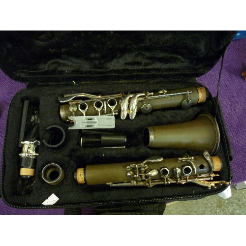 124 - CLARINET BY DIAMOND ARTIST. IN CARRY CASE, WITH ALL ATTACHMENTS. IN UNUSUAL BRONZE MATT FINISH.