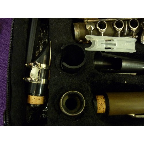 124 - CLARINET BY DIAMOND ARTIST. IN CARRY CASE, WITH ALL ATTACHMENTS. IN UNUSUAL BRONZE MATT FINISH.