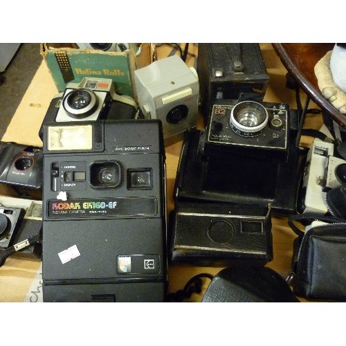 227 - LARGE COLLECTION OF VINTAGE CAMERAS. INC A VERY ZEISS IRON IN VERY POOR CONDITION, AN ILFORD SPORTI ... 