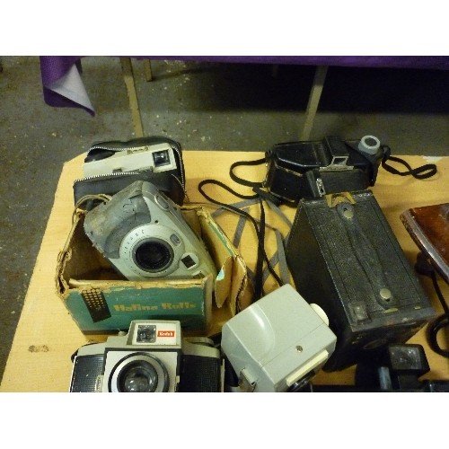 227 - LARGE COLLECTION OF VINTAGE CAMERAS. INC A VERY ZEISS IRON IN VERY POOR CONDITION, AN ILFORD SPORTI ... 