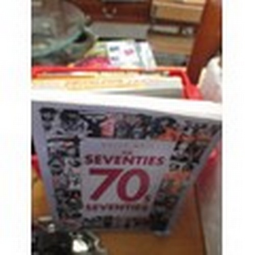 174 - BOX OF VINTAGE GAMES (NINE MENS MORRIS, DRAUGHTS, CRIBBAGE),  DINOSAUR STENCILS, GAME OF THRONE FIGU... 