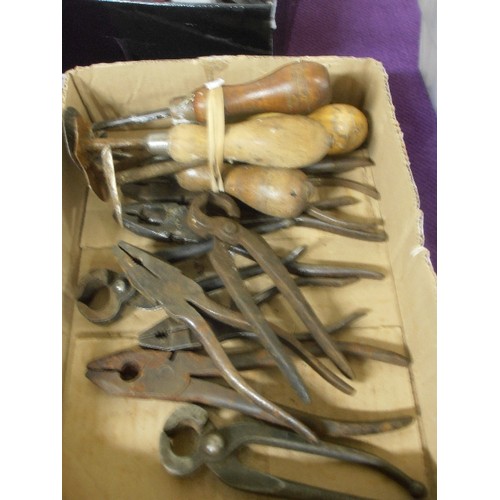 75 - QUANTITY OF VINTAGE DECORATORS PLIERS, PINCERS AND SCRAPERS.