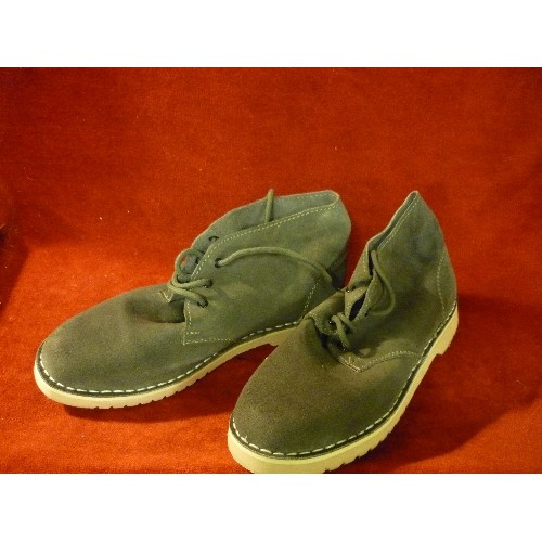 78 - ALMOST NEW GREY SUEDE DESERT BOOTS - HARDLY WORN - WITH BOX - SIZE 8