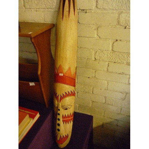 141 - TALL CARVED/PAINTED WOODEN AFRICAN? DECORATIVE WALL HANGING MASK. 1 MTR H.