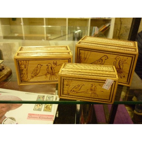 177 - SET OF 3 SMALL BOXES WITH BIRDS ETCHED INTO LIDS. RED 'BAISE' LINED.