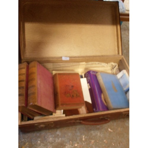 268 - A VINTAGE SUITCASE CONTAINING ANTIQUARIAN AND OTHER BOOKS. INCLUDES 