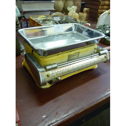 195 - VINTAGE TOWER BEAM BALANCE WEIGHING SCALES. CREAM AND CHROME. COMPLETE WITH RECTANGULAR DISH. IMPERI... 