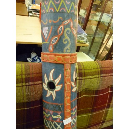 210 - LARGE CARVED/PAINTED WOODEN AFRICAN? WALL DECORATION/MASK. GREY/RED WITH NAIVE PATTERN.