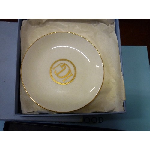 216 - A COLLECTABLE ROYAL WORCESTER DISH TO COMMEMORATE THE MILLENIUM[BOXED], TOGETHER WITH 5 WEDGWOOD COL... 