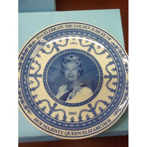 216 - A COLLECTABLE ROYAL WORCESTER DISH TO COMMEMORATE THE MILLENIUM[BOXED], TOGETHER WITH 5 WEDGWOOD COL... 